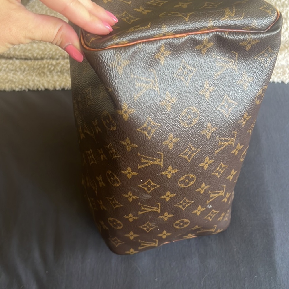 Authentic Louis Vuitton - Picture 3 of 5